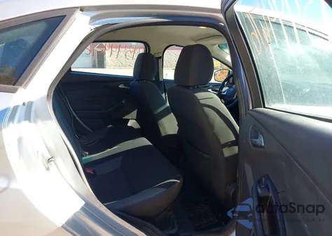 2014 Ford Focus Se z USA, uszkodzony, nr VIN 1FADP3F24EL366062